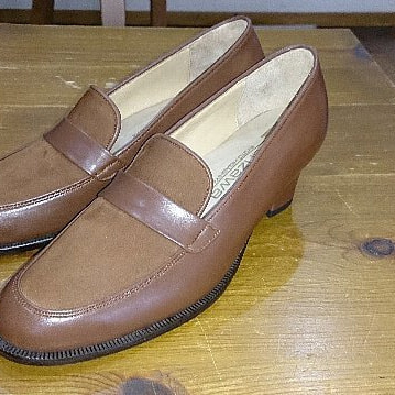 ヒールローファー