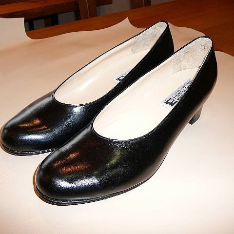 プレーンパンプス